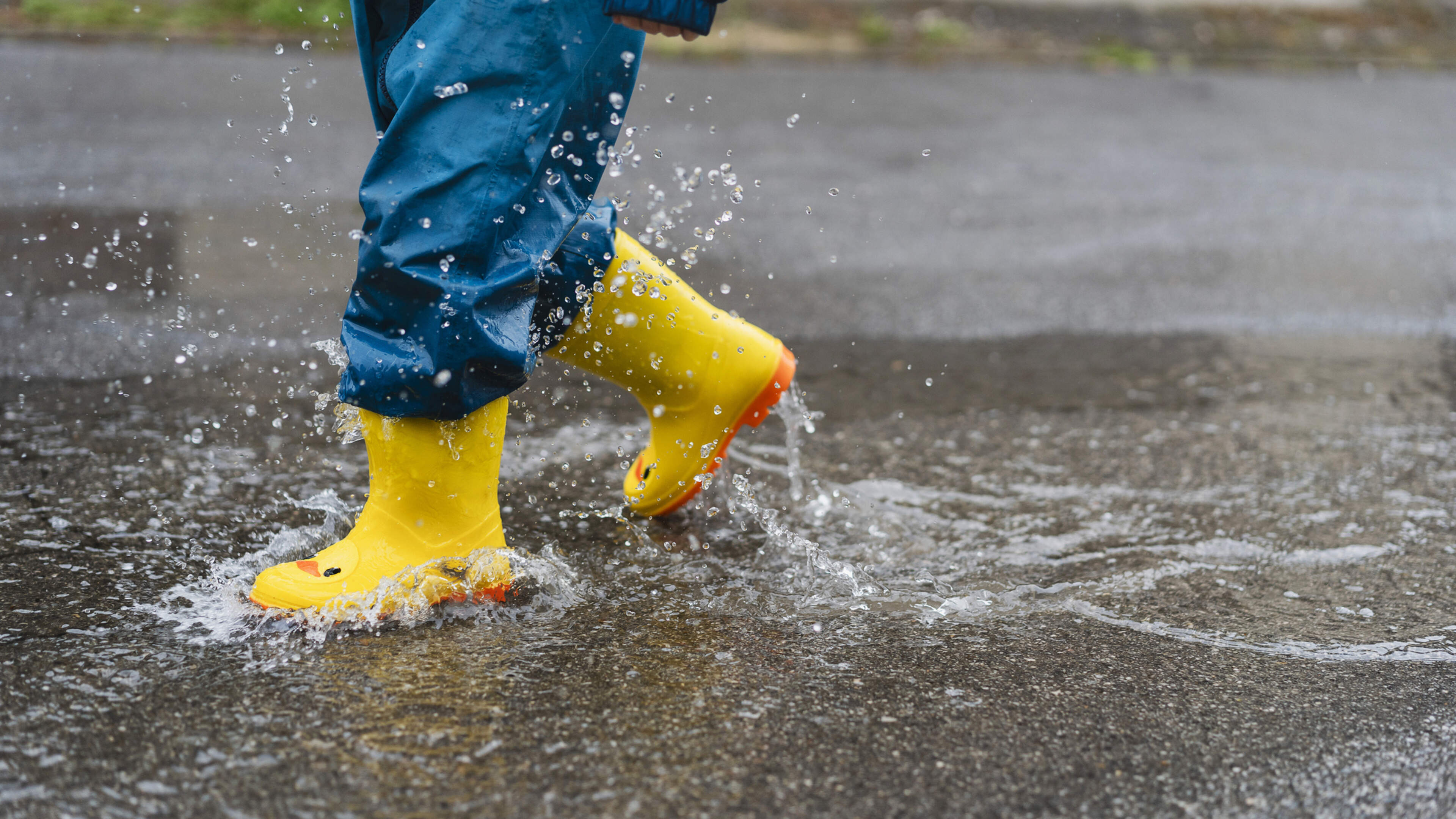 Rain to continue into weekend as Met Éireann forecasts ‘wetter than average’ spell ahead